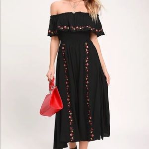 NWOT Lulus Embroidered Off the Shoulder Dress Sz S
